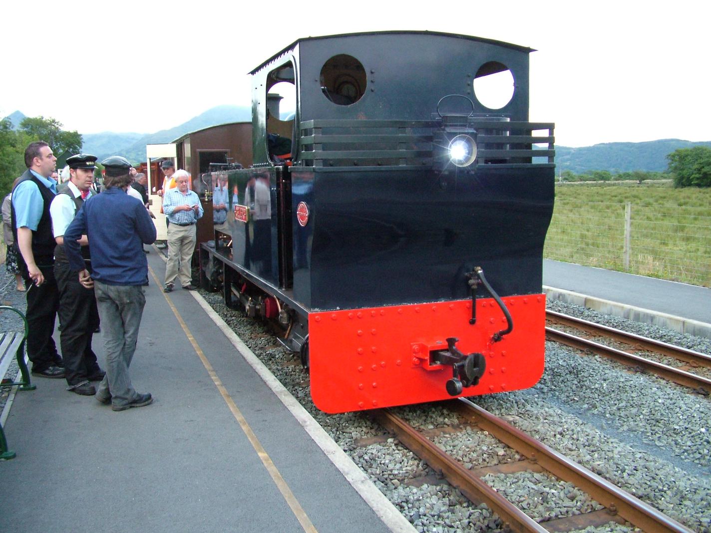 The excursion train returns through Pont Croesor halt